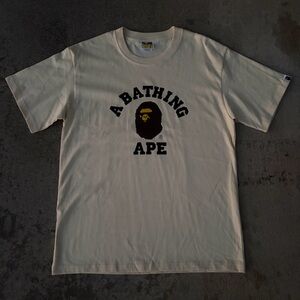 A Bathing Ape crème T-Shirt